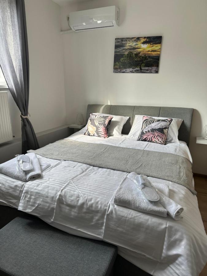 San Lux Dunavska Novi Sad Ngoại thất bức ảnh