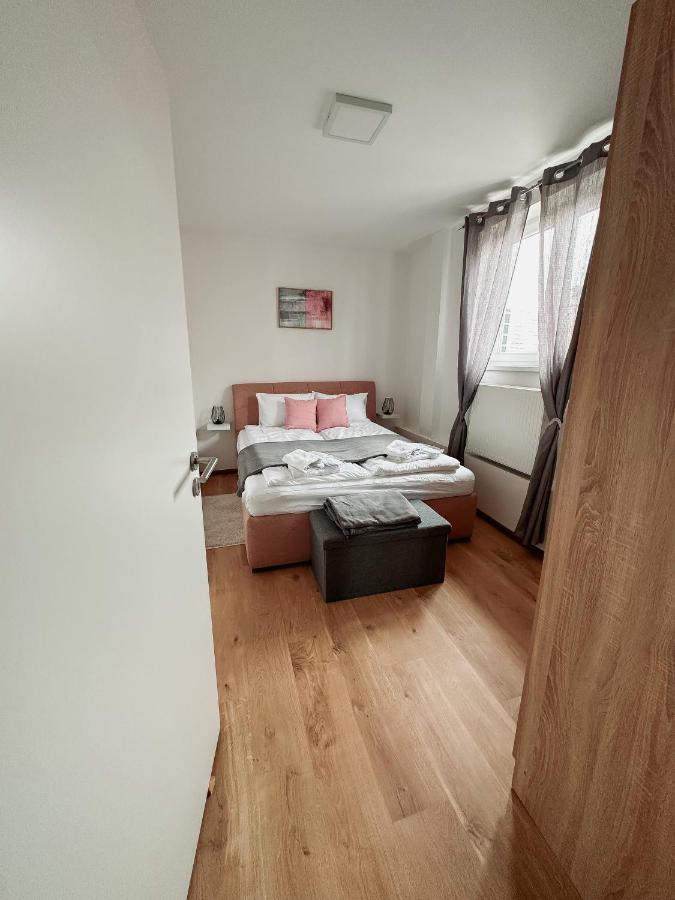 San Lux Dunavska Novi Sad Ngoại thất bức ảnh
