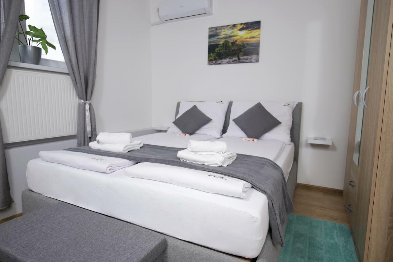 San Lux Dunavska Novi Sad Ngoại thất bức ảnh